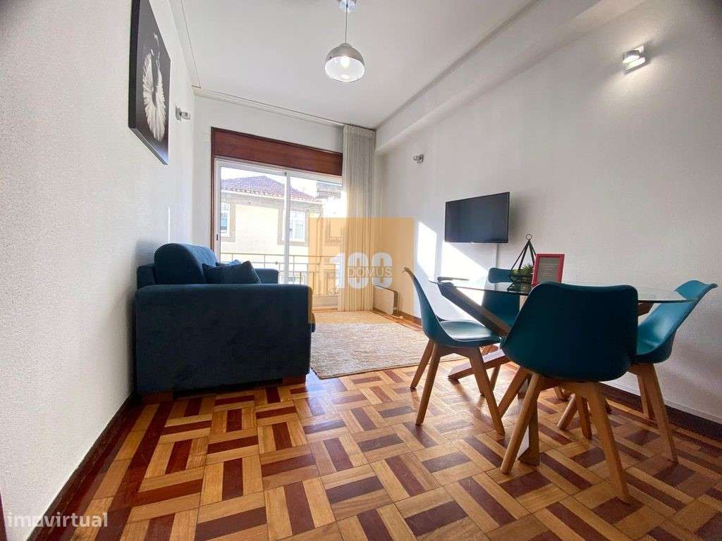 Apartamento T1 na Rua do Bonjardim - Grande imagem: 2/17