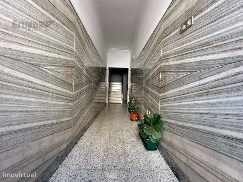 Excelente Apartamento T4 no Barreiro - Conforto e Modernidade-30