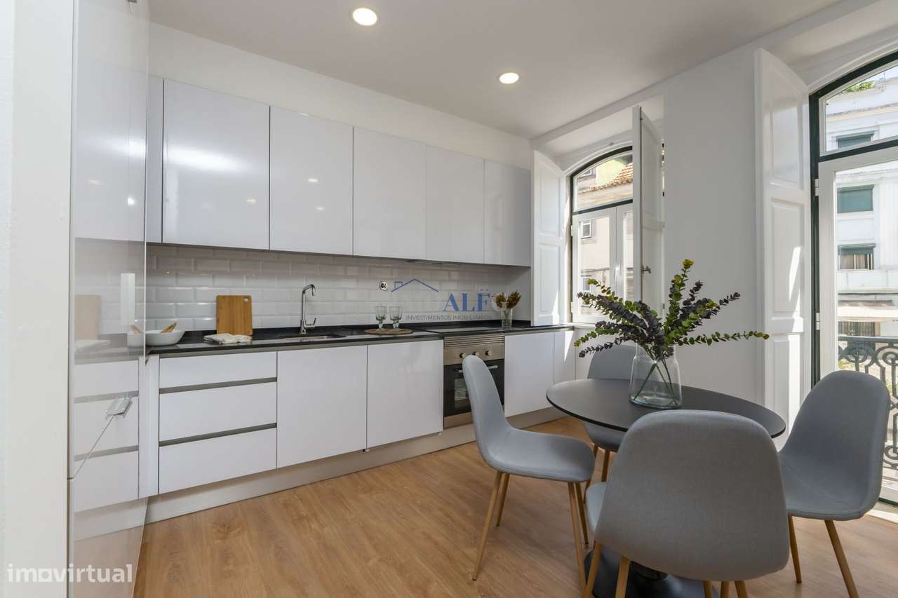 Apartamento T2 remodelado e mobilado com vista rio - Grande imagem: 2/34