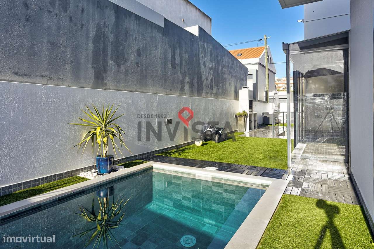 Moradia no Centro de Alverca com piscina-7