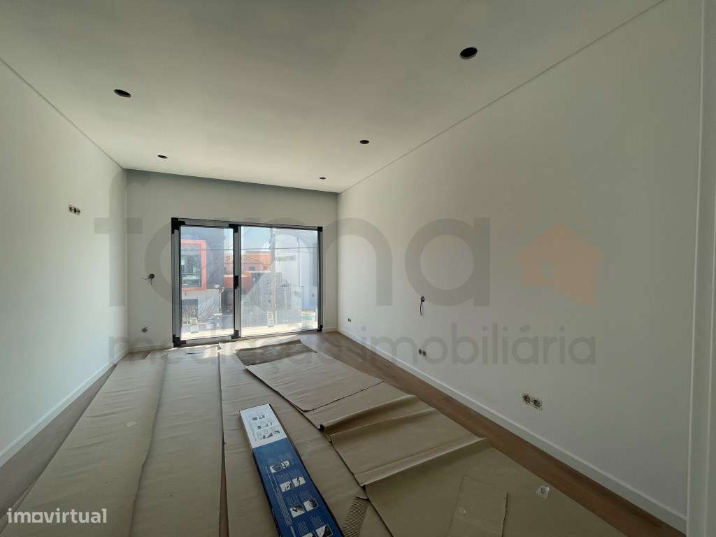 Moradia T3 com jardim e piscina em zona residencial tranquila-27