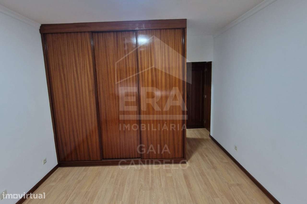 Fabuloso T2 Renovado com 100m2-9