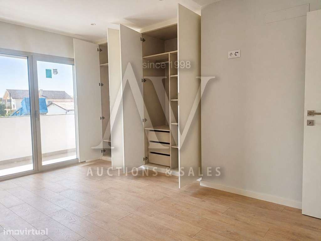 MORADIA V3+1 || Batalha || 294,50 m2 de construção-22