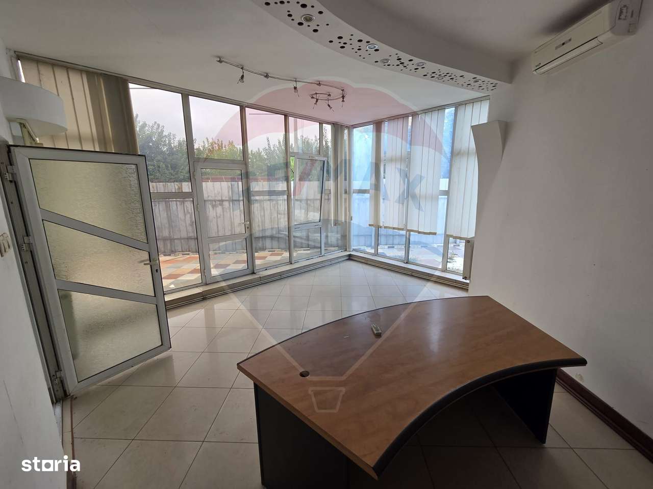 Ansamblu casa de locuit, hala productie ,spatiu de birouri si teren-0