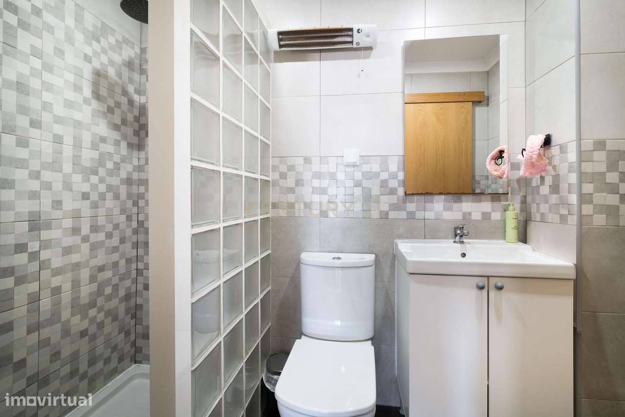 Moradia T4 com piscina e garagem junto às Colinas do Cruzeiro-27