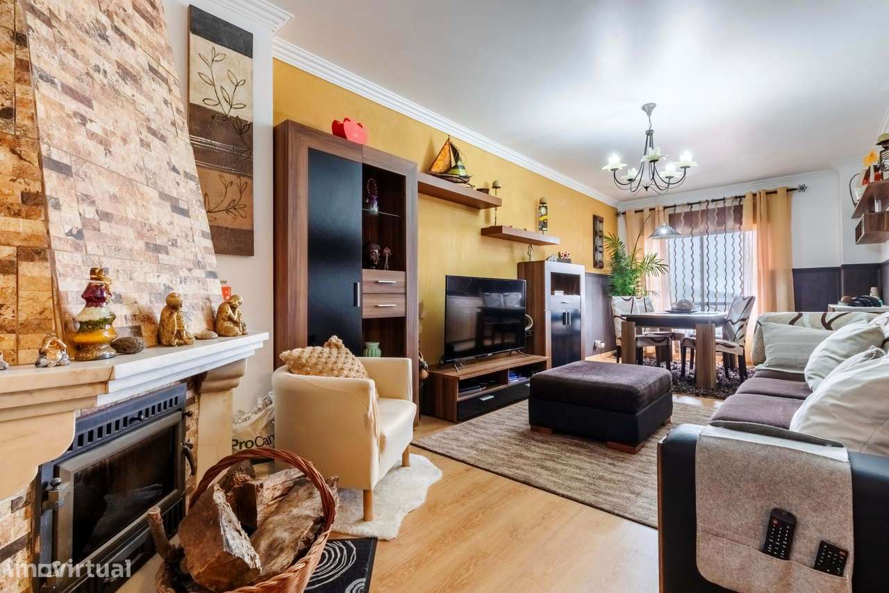 Apartamento T2 Remodelado c/ Lugar de Estacionamento em Mem Martins, S-5