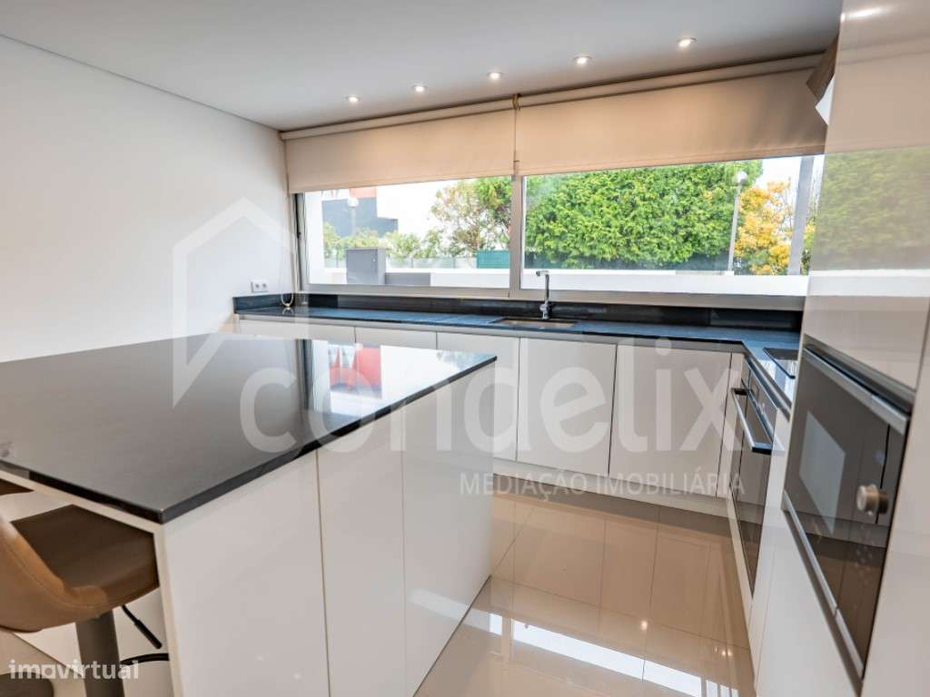 Moradia T3 com terraço, piscina e decoração de autor, Madalena-22