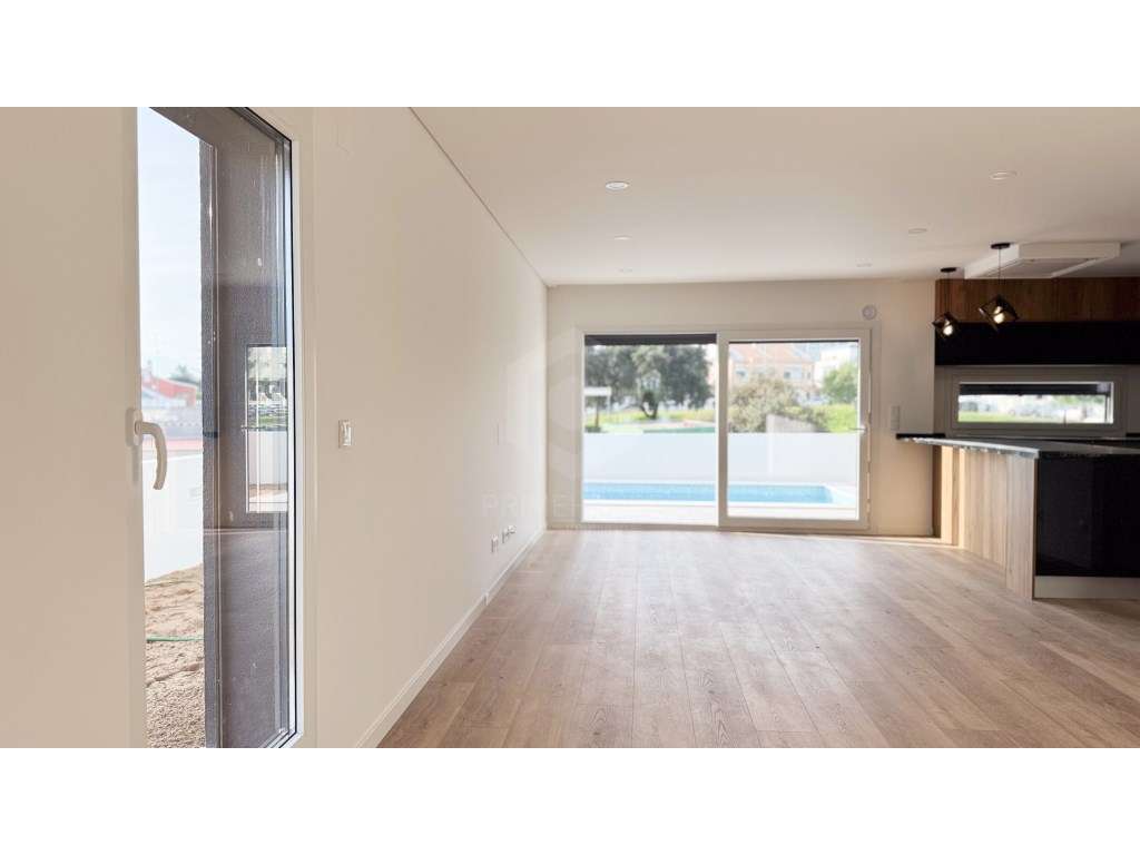 Moradia T4 com piscina - Quintinhas-12