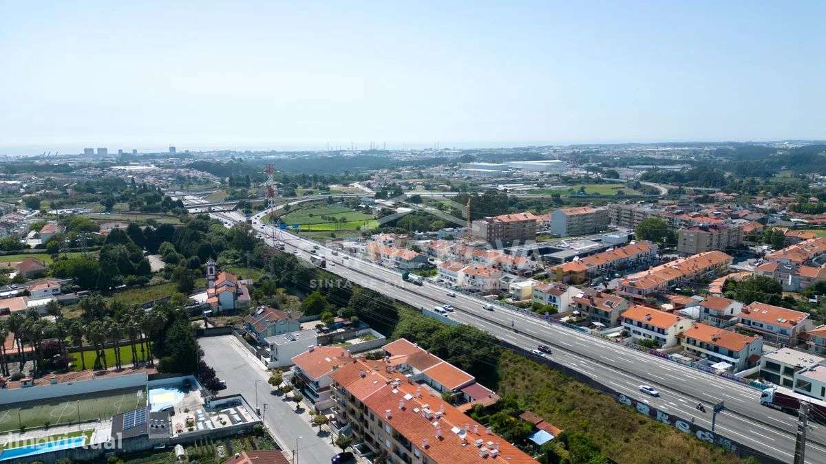T2 com ótima luz natural, varandas, garagem, arrumos-32