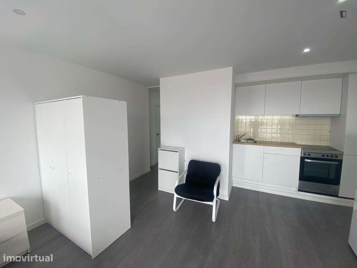 Estúdio - localizado em Matosinhos Porto - Grande imagem: 5/10