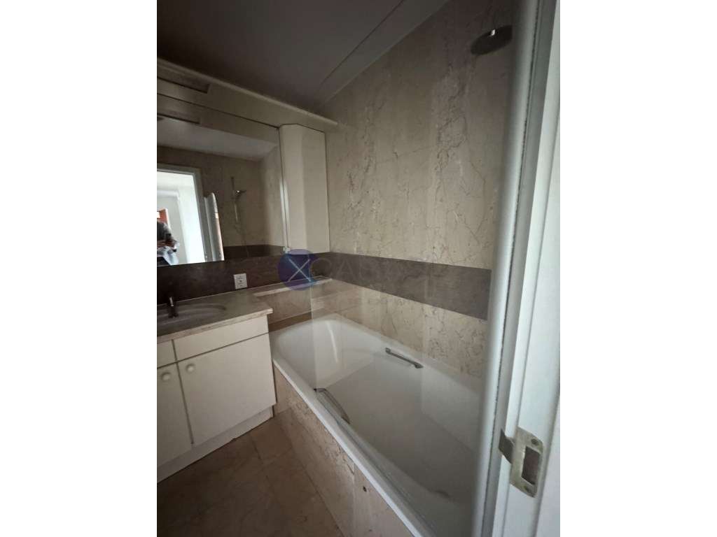 Apartamento T2 para venda no Estoril, inserido em exclusivo condomí...-11