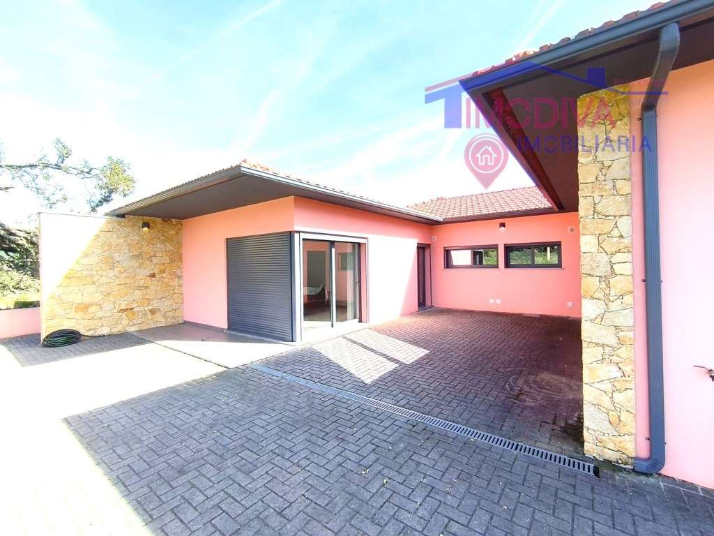 Moradia térrea T3 com garagem em Figueiró dos Vinhos-53