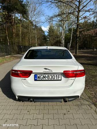 Jaguar XE 25t Pure - 4