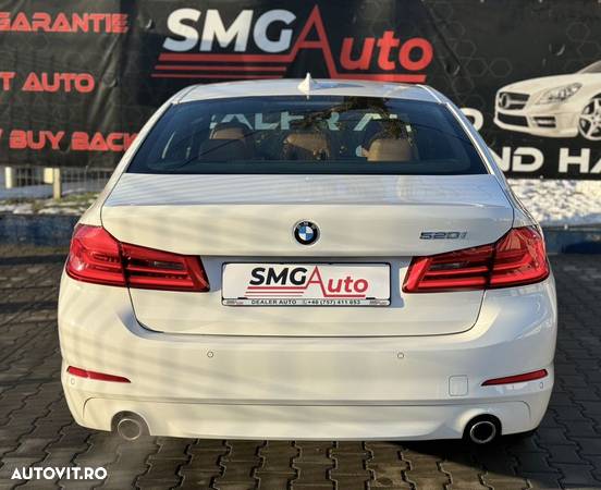 BMW Seria 5 520i Aut. Luxury Line - 12