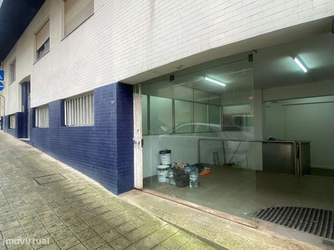 Loja com 123m2 - com contrato de arrendamento, ideal para investidores-13