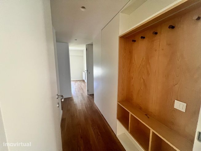 Venda de Apartamento T3 com garagem ao Campo Alegre-16