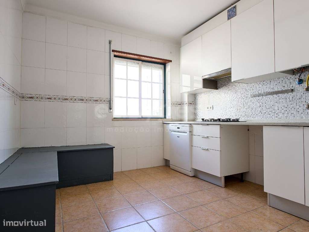 Apartamento T2 no rés-do-chão, com garagem e arrecadação, em Vila R... - Grande imagem: 5/24