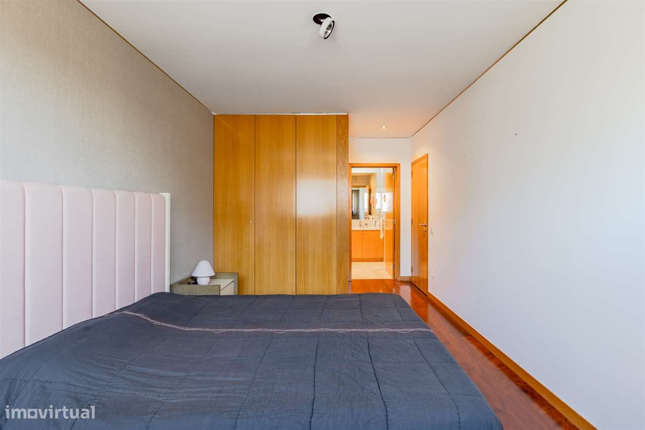 Apartamento T3 no Bessa com Varanda e Garagem box-22