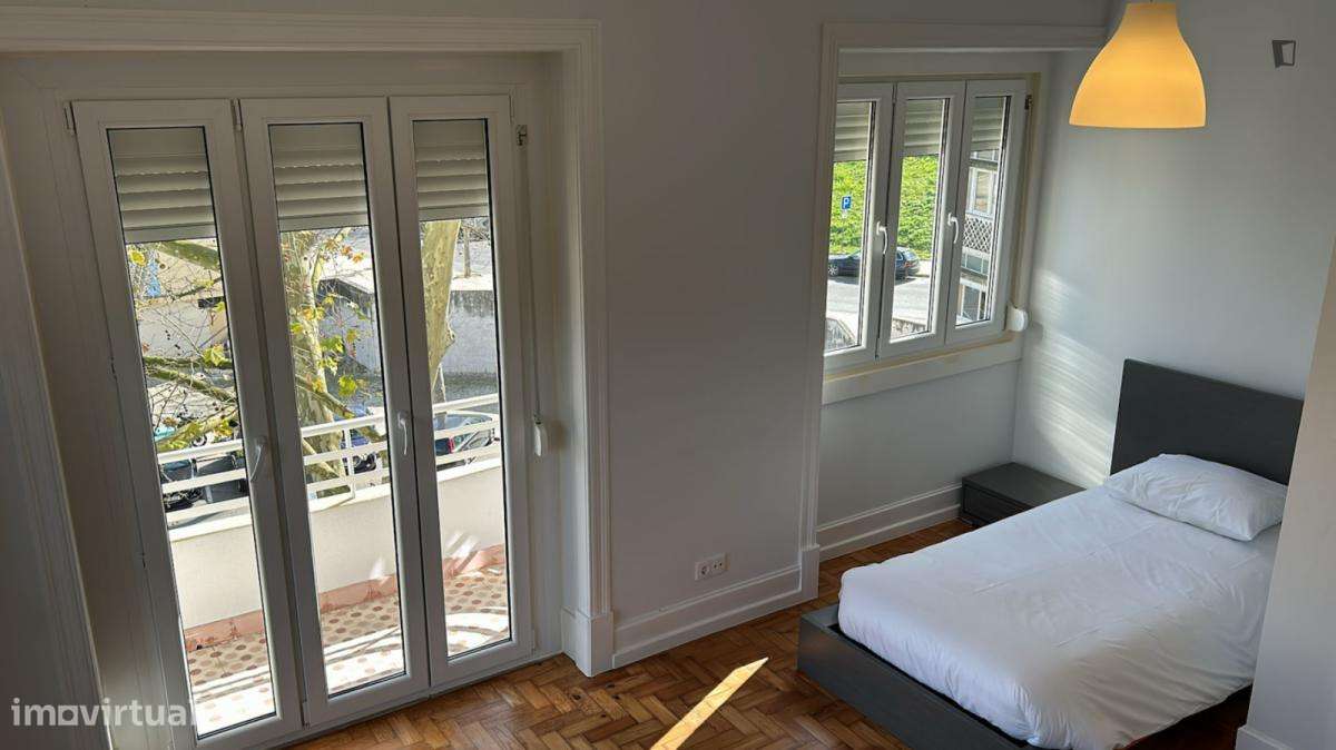 Quarto - localizado em Sete Rios Lisbon - Grande imagem: 3/7