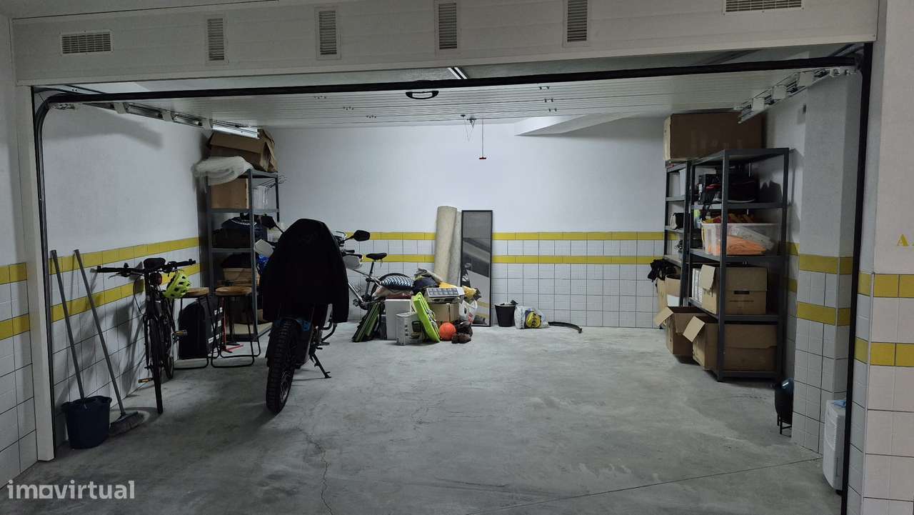 T3 Recuado no último piso, com terraço de 77,35m2 e garagem fechada-25