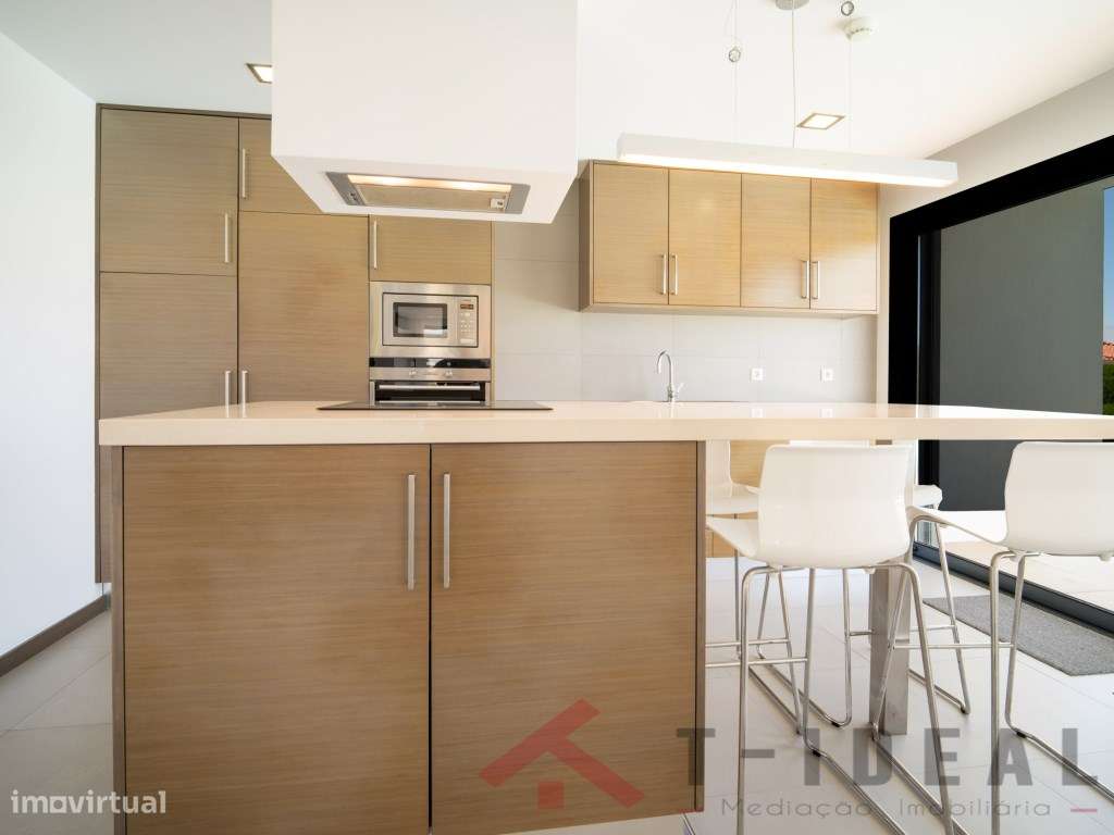 Moradia T4 Moderna Vista Mar-21