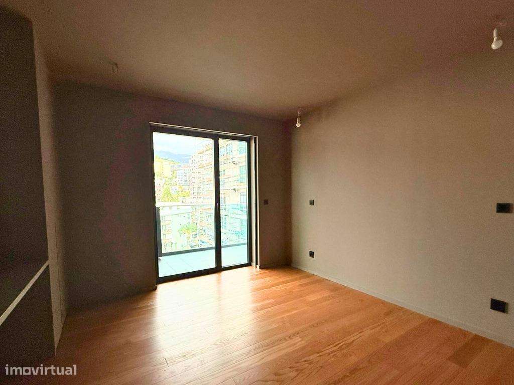 Apartamento T3 de Luxo no Varino 07 com Vista Mar – Funchal-13