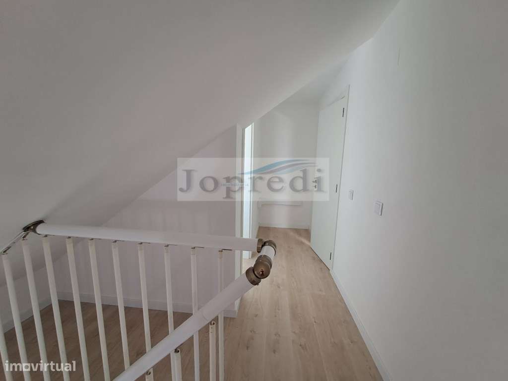 Moradia T4 na Aroeira-31