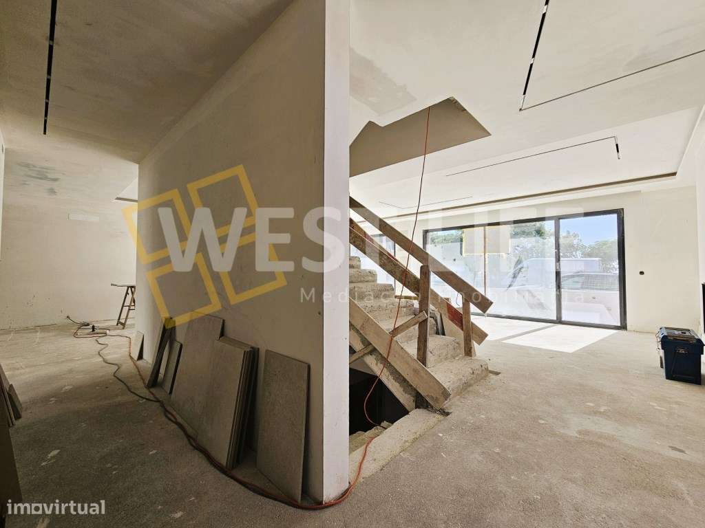 Arquitetura Contemporânea - NOVA - Moradia T4 com três suítes junto...-11