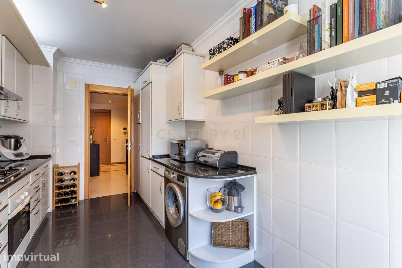 T2 com varanda, arrecadação e lugar de garagem – Rua São Bento Menni,-9