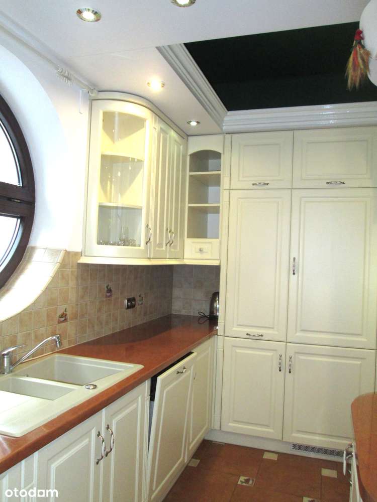 NIETUZINKOWY DOM Z MOŻLIWOŚCIĄ PODZAŁU NADAJĄCY SIĘ NA SIEDZIBĘ FIRMY.-10