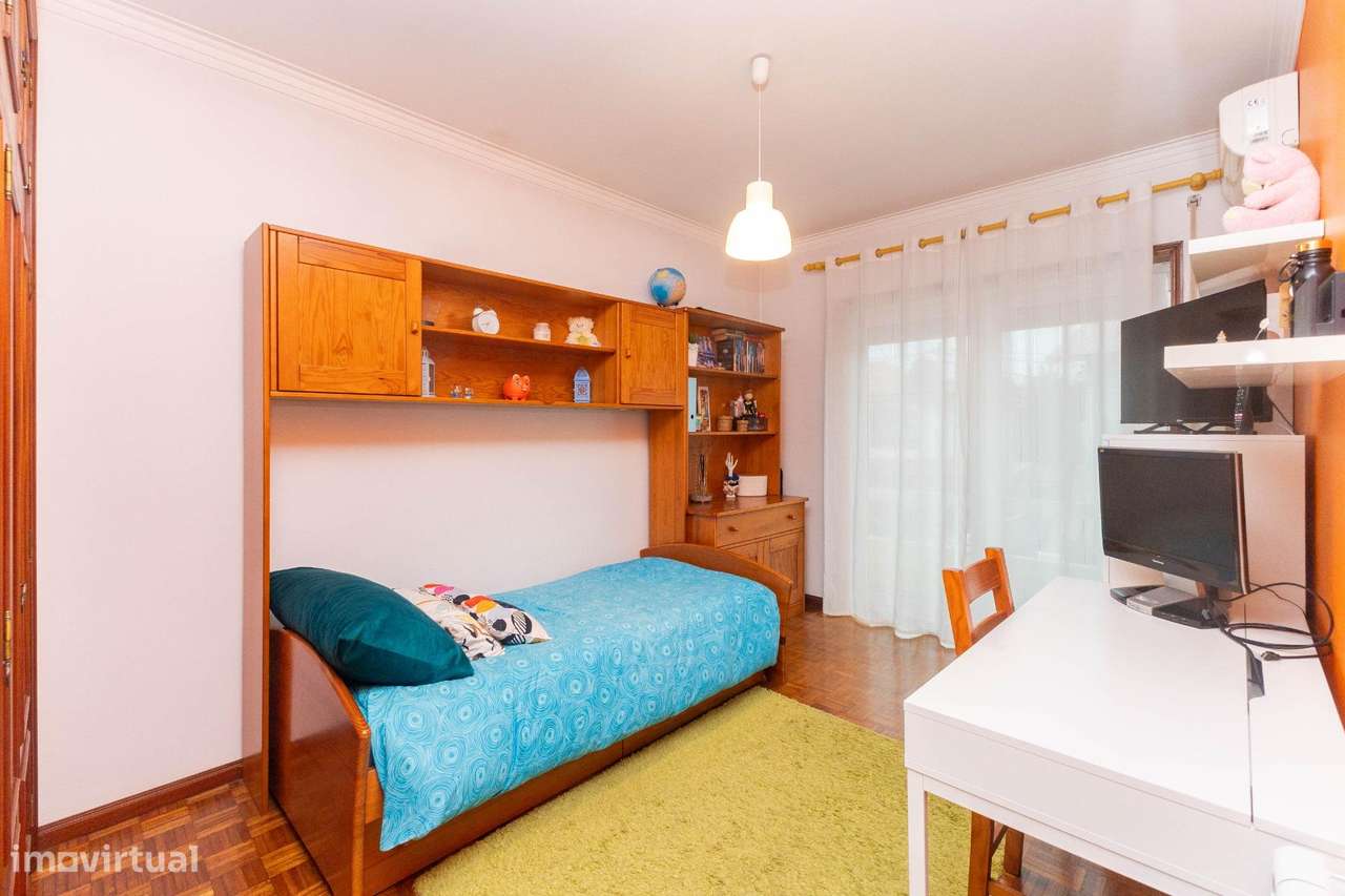 Moradia T4 na Maia – Renovada, 3 Frentes, Terraço e Garagem a...-26