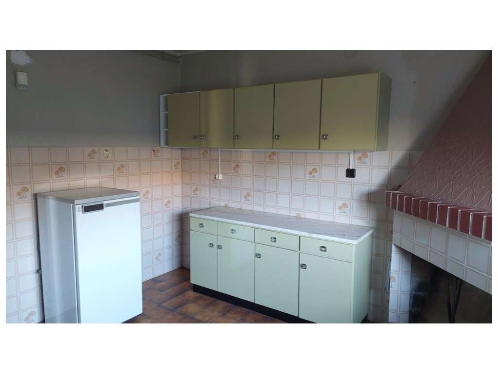 Moradia T3+3 individual no Lameiro - Carvide-6