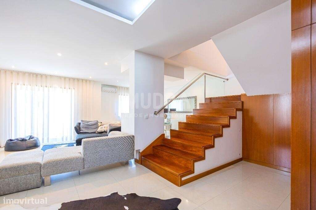 Excelente moradia geminada T4 em Santa Maria da Feira-40