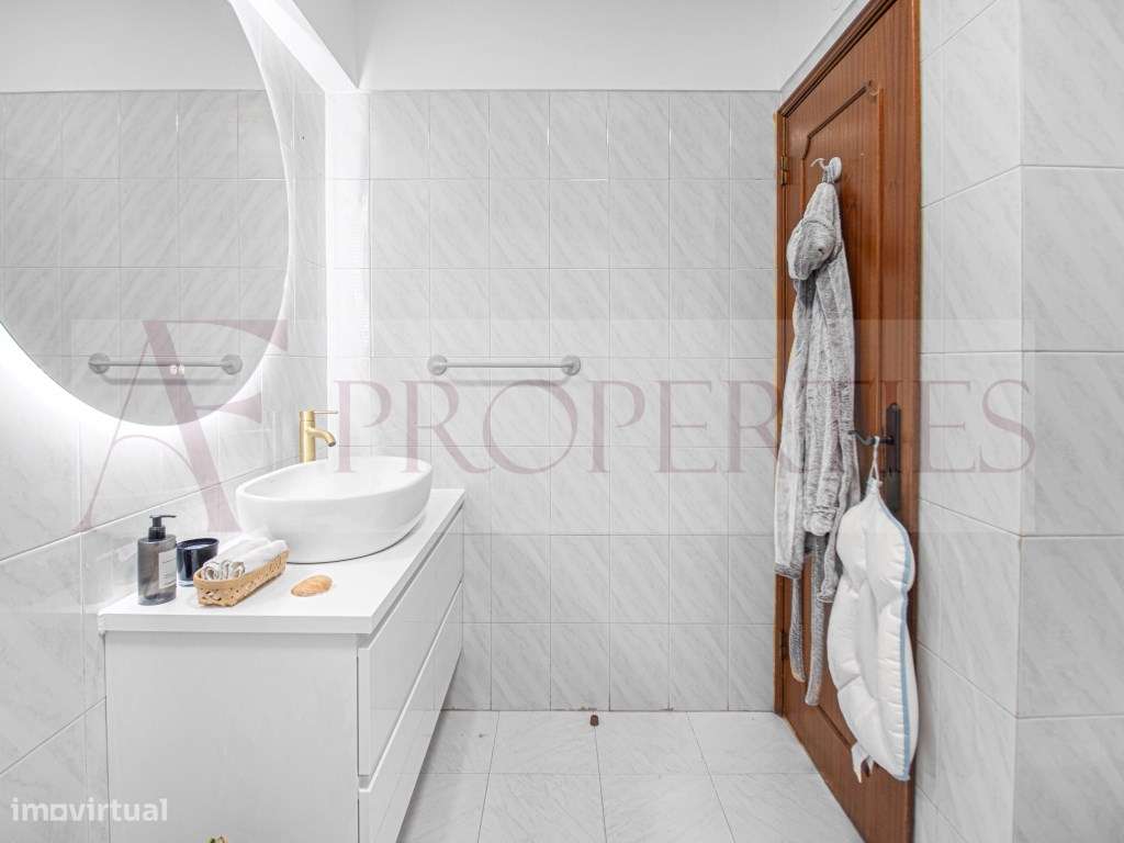 Apartamento T2 Luminoso e Remodelado em Zona Tranquila da Rinchoa-12