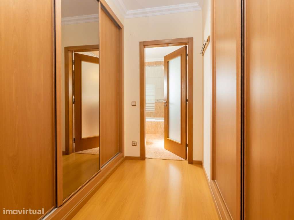Moradia T4 de Prestígio com Áreas Amplas, Garagem para 2 Carros e C...-25