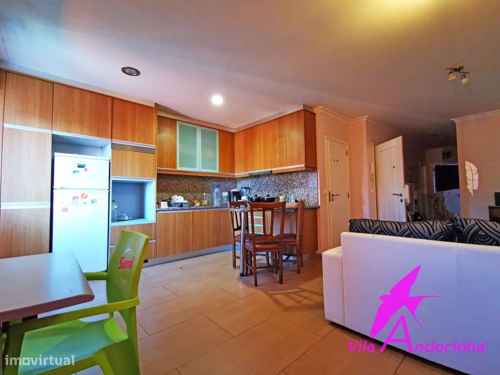 Prédio no centro histórico de Viana-8