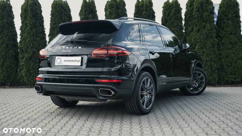 Porsche Cayenne - 4