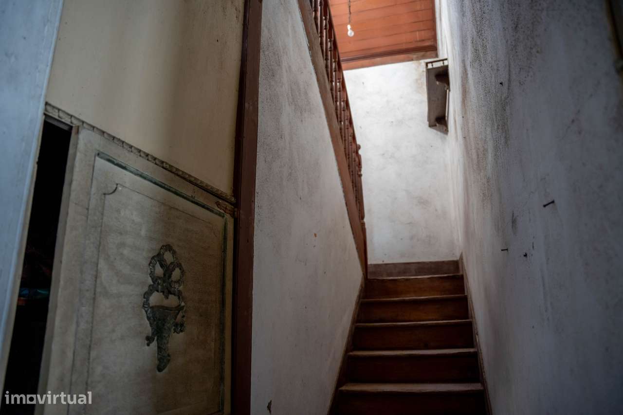 Imóvel com carácter e muito potencial de valorização.-16