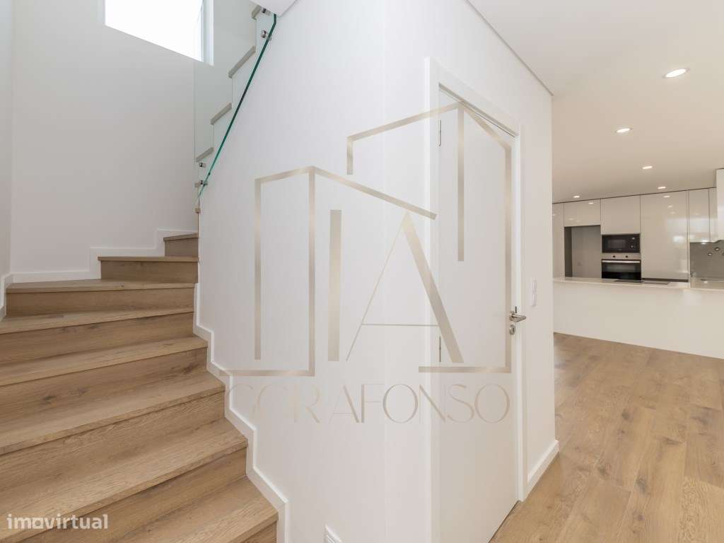 Moradia Geminada T3 com Suíte e Ótimo Espaço Exterior-10