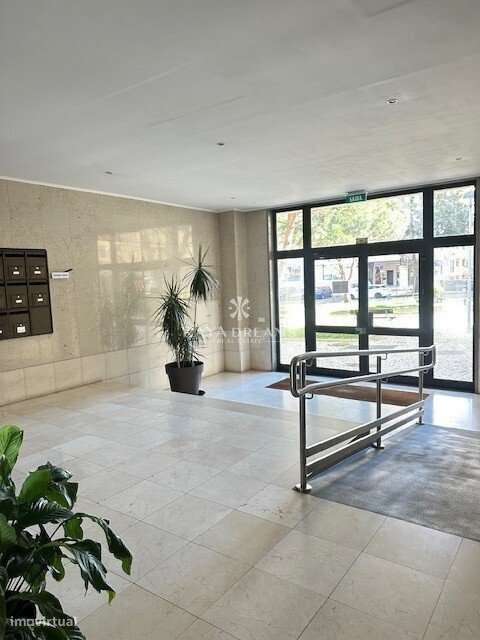 T6 para venda na Quinta Nova em Odivelas com 4 lugares de Parqueame...-8