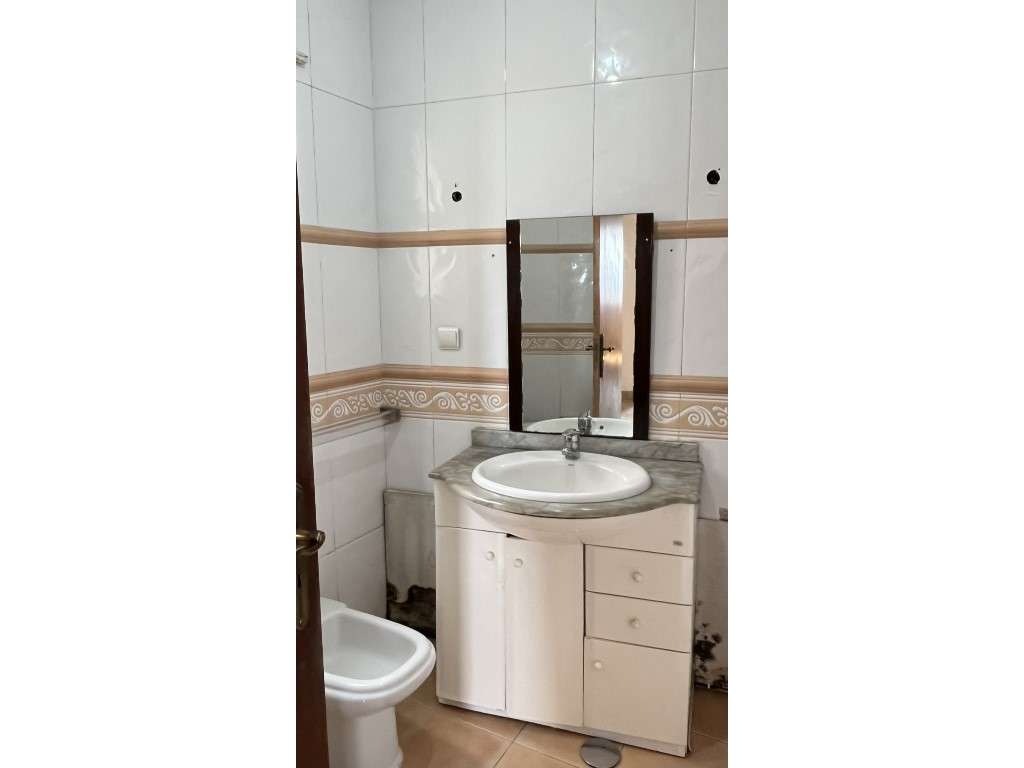 Moradia T2 com terreno de 432 m² no Funchal-6