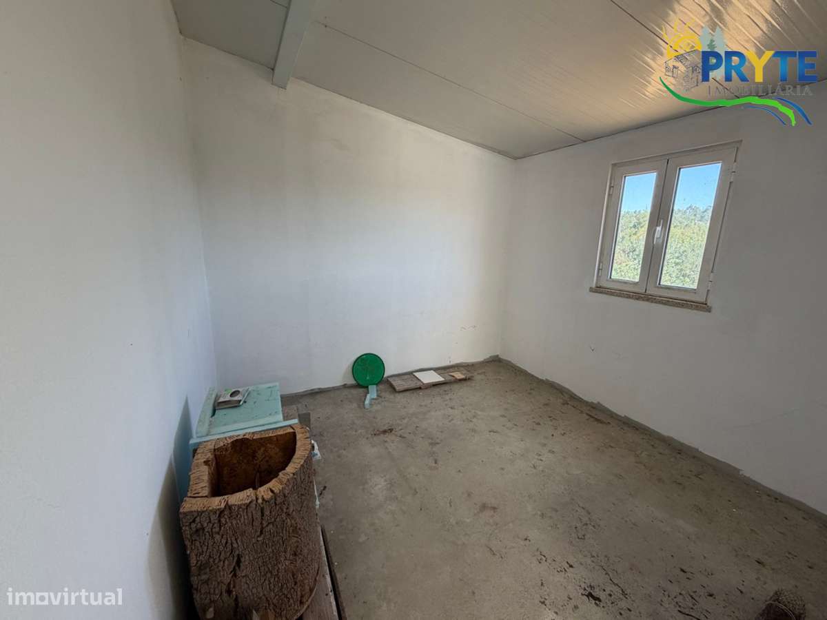 Quinta com moradia T3 , anexos e ruínas em Pedrógão Grande-38