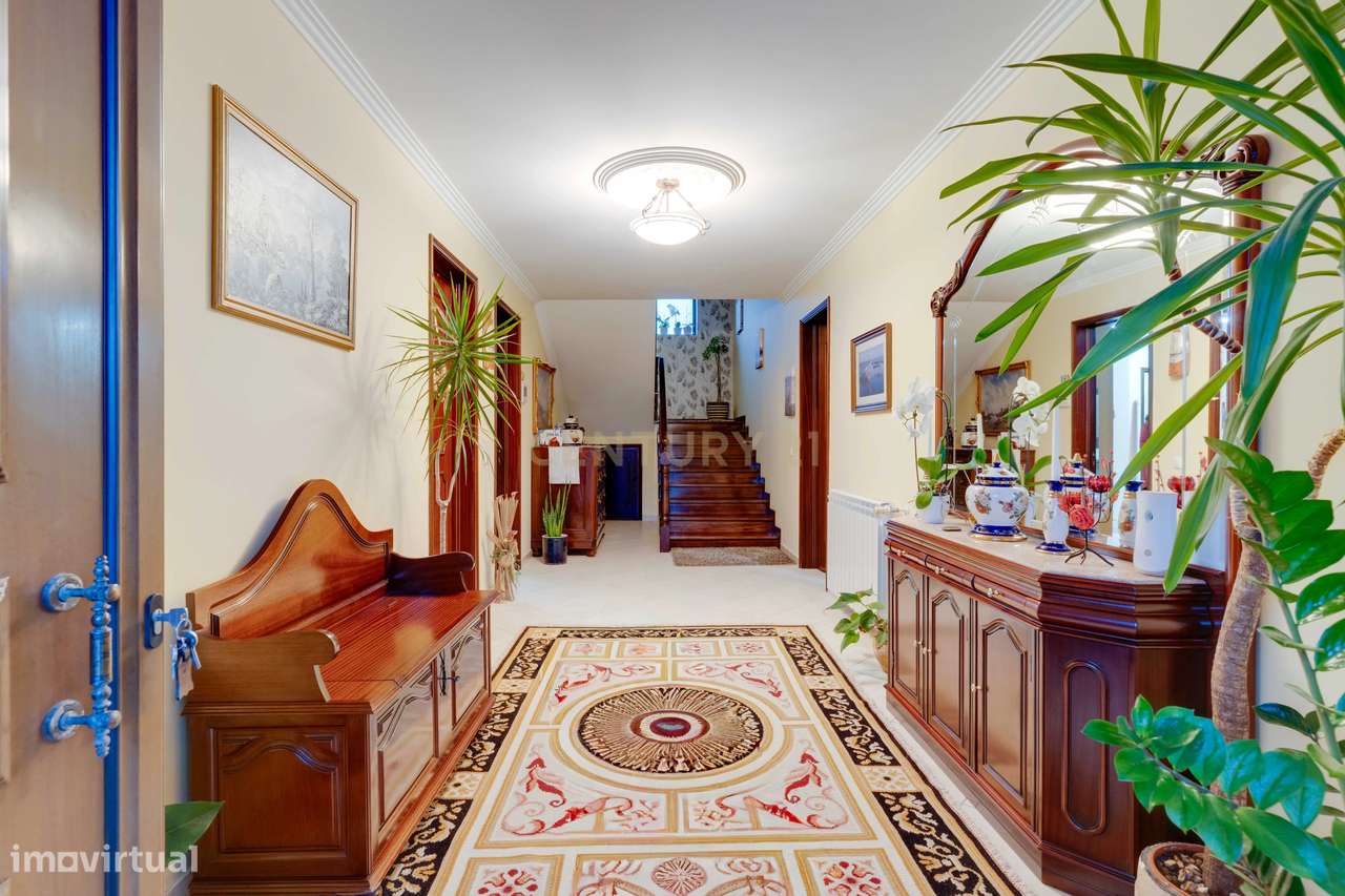 Moradia com um belissimo espaço exterior e praia privada!-11