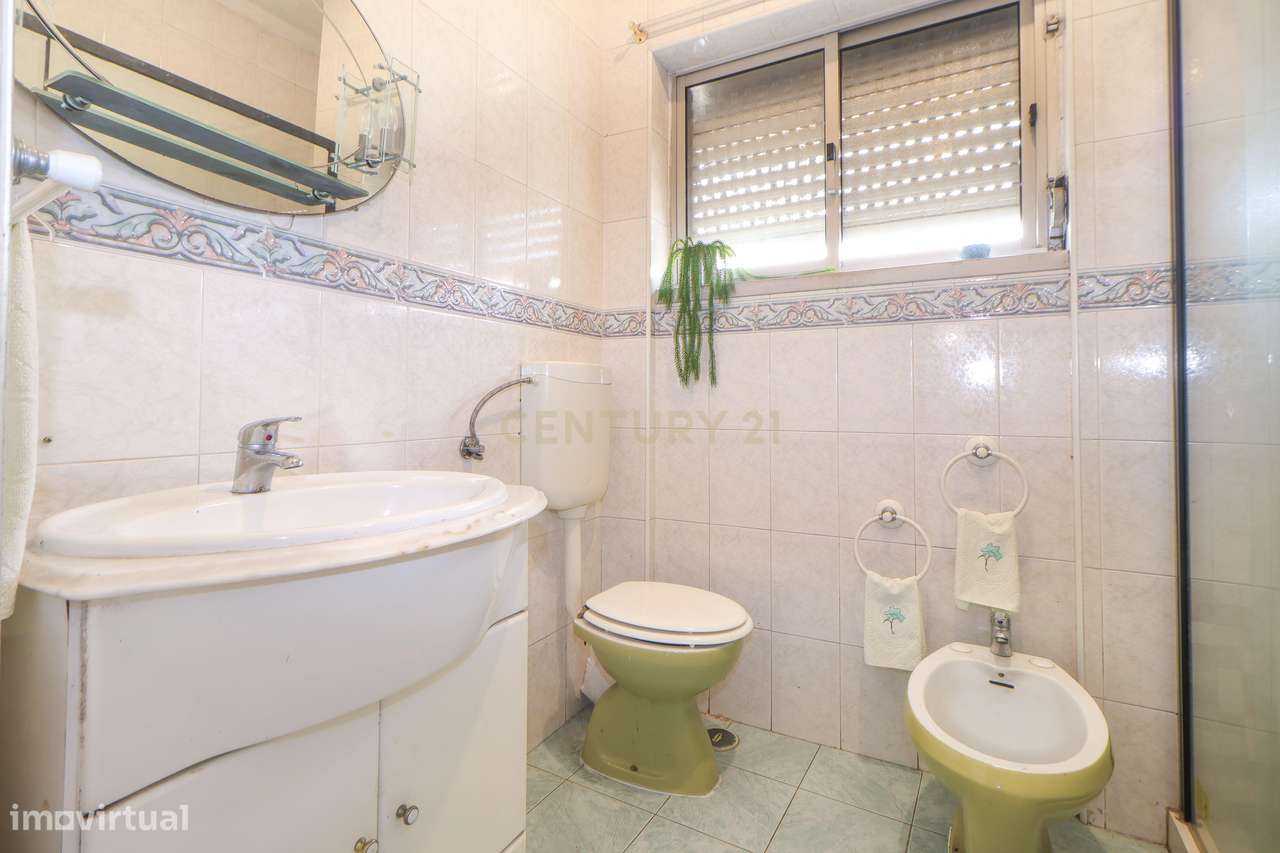 Apartamento T2 na Cruz de Pau - Amora - Seixal-16