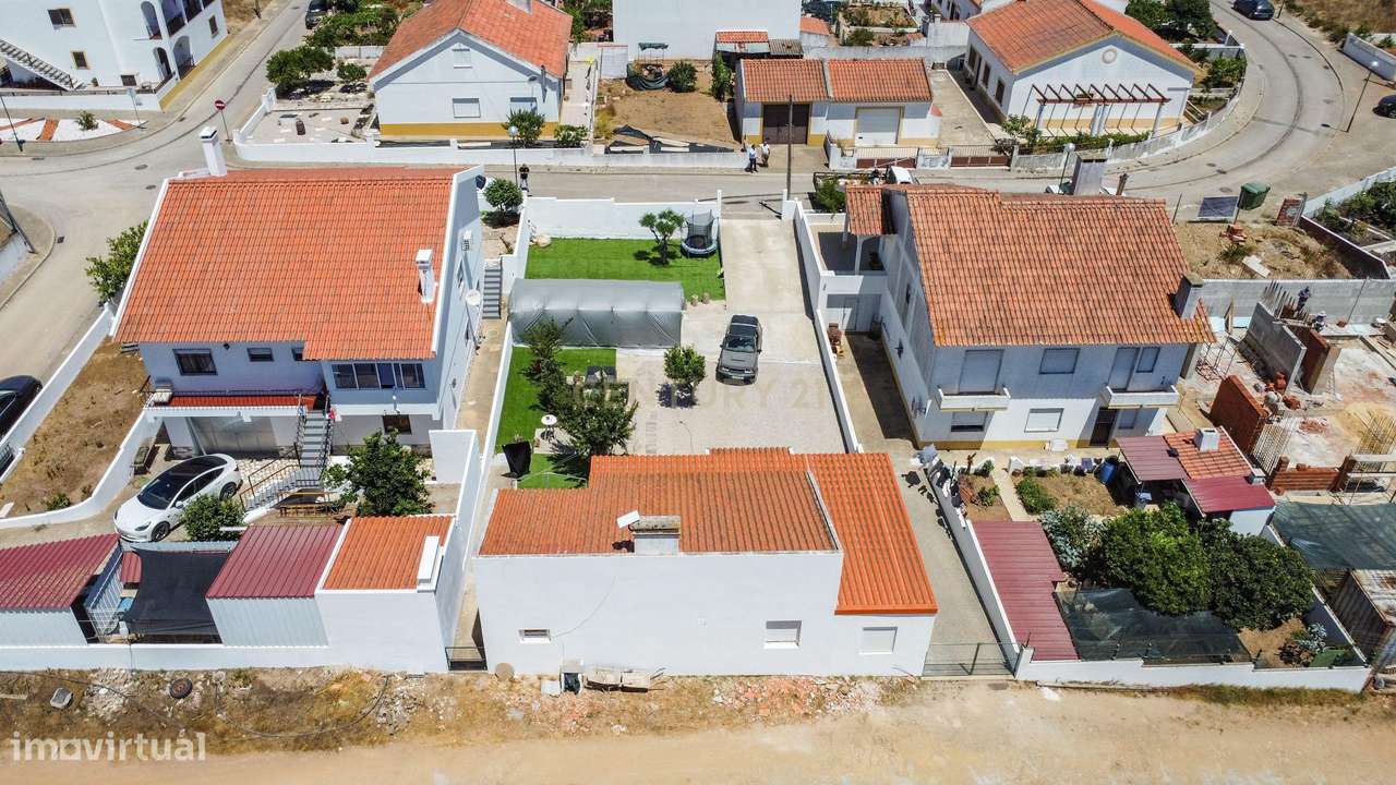 Moradia T2 Renovada com Quintal e Jardim – O Refúgio Ideal para Viver-29