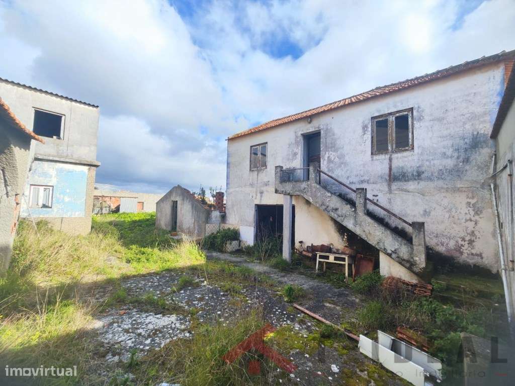 Conjunto de Moradias e Anexos com Vista de Mar-11