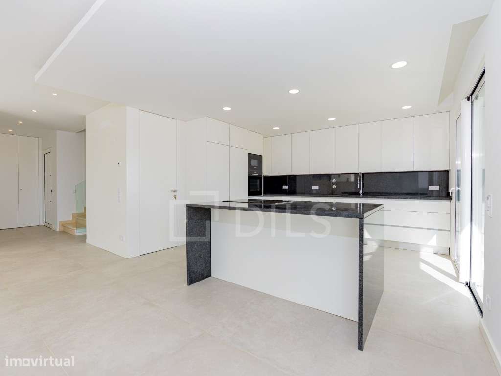 Moradia T3+1 com piscina, na Mexilhoeira Grande, Portimão - Grande imagem: 4/35