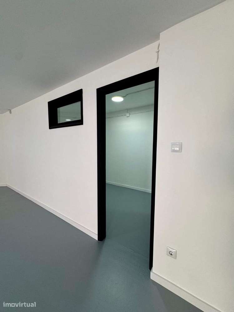 Garagem/Armazém para Venda – Totalmente Restaurado-20