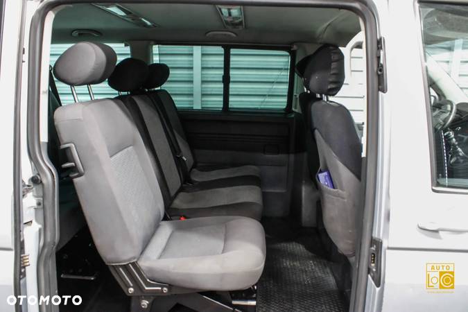 Volkswagen Caravelle - 8