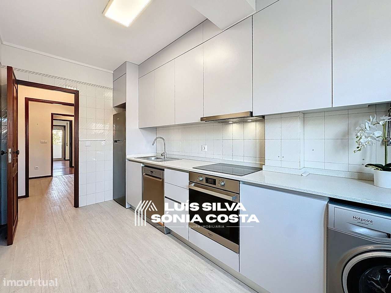 Apartamento T2 Remodelado c/ Varandas, Garagem & Elevador - Centro...-11